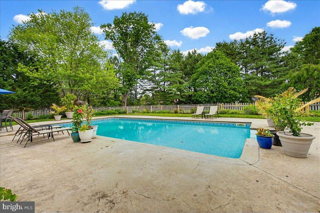 175 N LINDEN ST, Manheim, PA 17545
