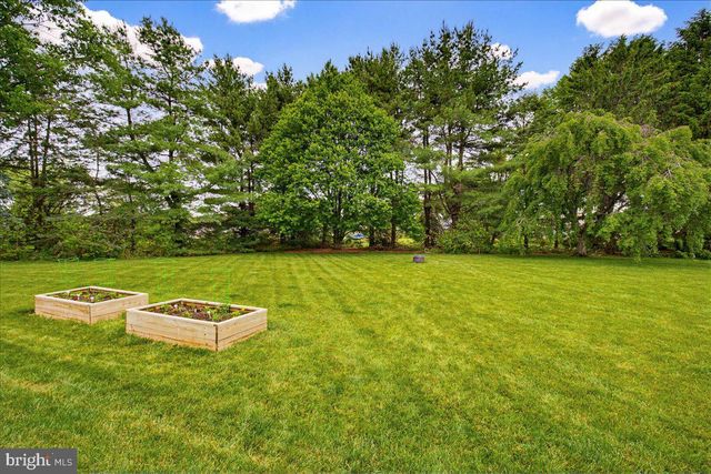 175 N LINDEN ST, Manheim, PA 17545