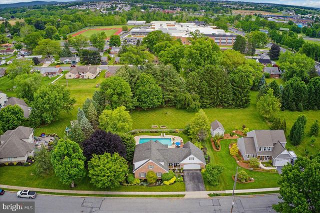 175 N LINDEN ST, Manheim, PA 17545
