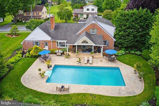 175 N LINDEN ST, Manheim, PA 17545