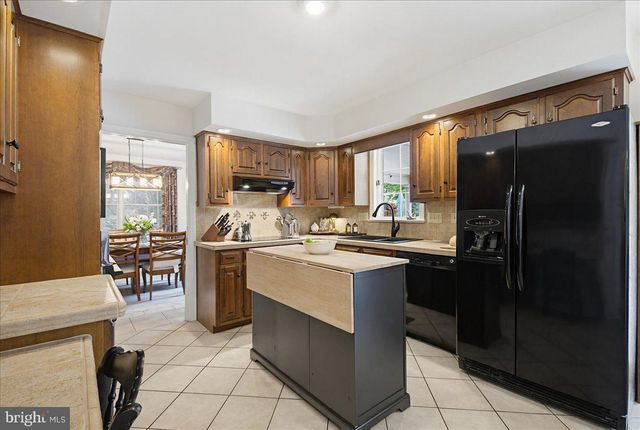 175 N LINDEN ST, Manheim, PA 17545