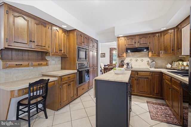 175 N LINDEN ST, Manheim, PA 17545