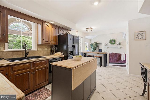 175 N LINDEN ST, Manheim, PA 17545