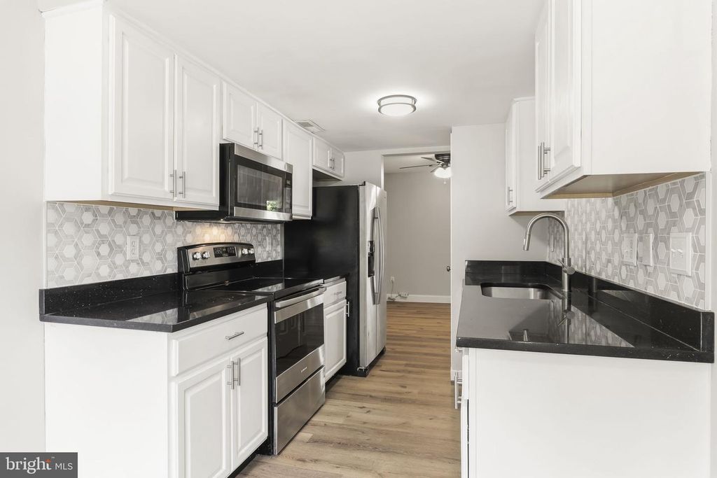 Image 2 of property listing at 1418 FOXWOOD CT, Annapolis, MD 21409
