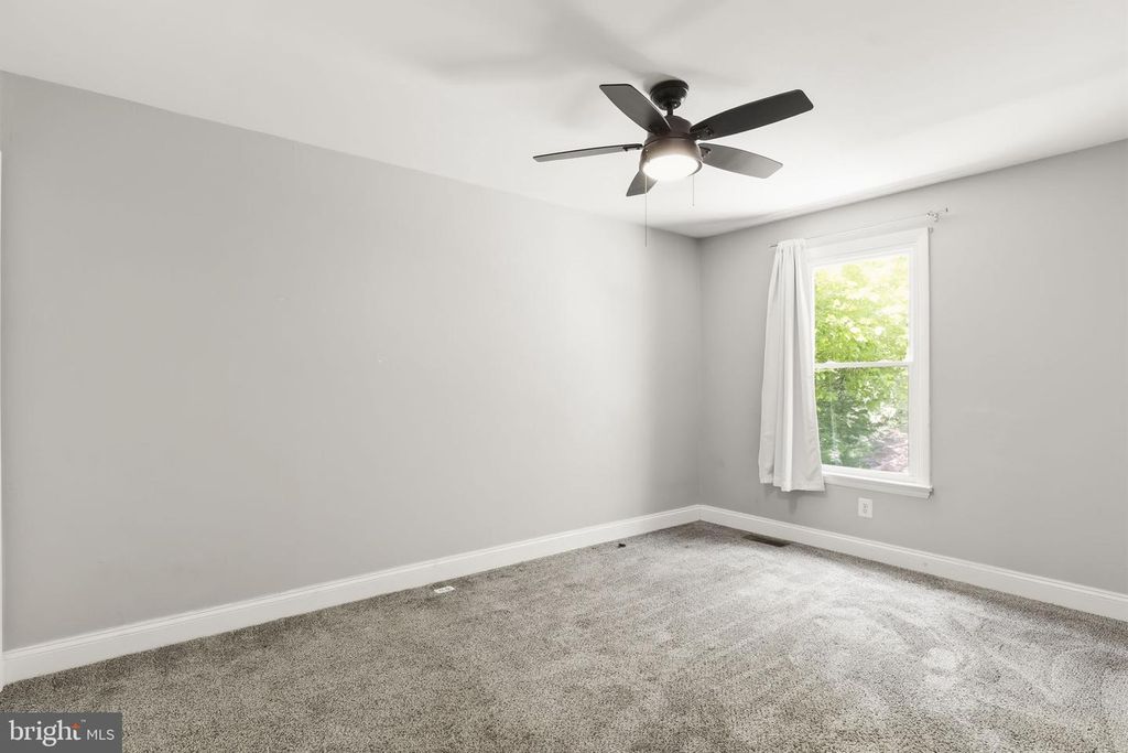 Image 13 of property listing at 1418 FOXWOOD CT, Annapolis, MD 21409