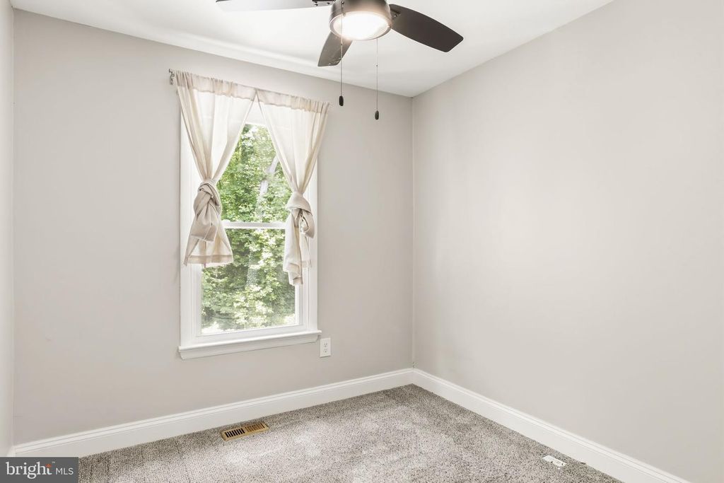 Image 15 of property listing at 1418 FOXWOOD CT, Annapolis, MD 21409