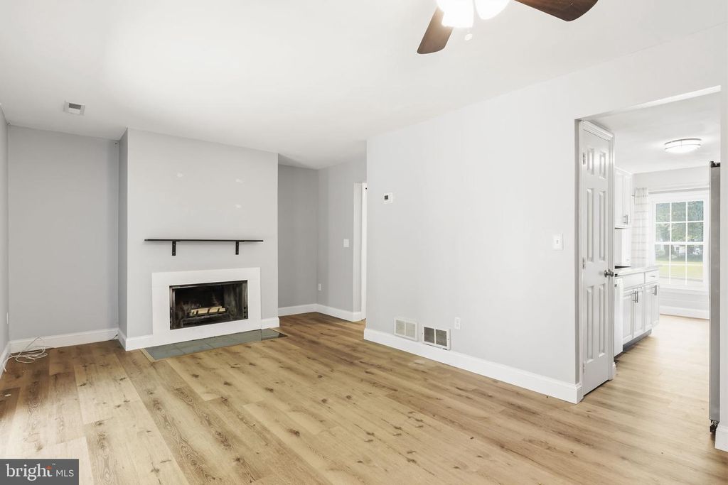 Image 8 of property listing at 1418 FOXWOOD CT, Annapolis, MD 21409