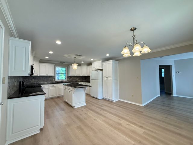 1313 Silver Falls Road, Longview, TX 75604