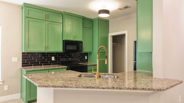 212 Holiday Drive, Gun Barrel City, TX 75156