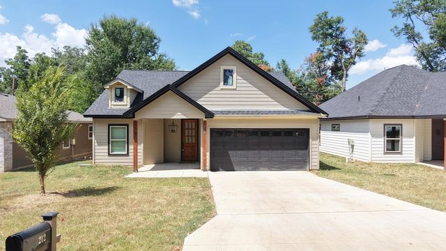 212 Holiday Drive, Gun Barrel City, TX 75156