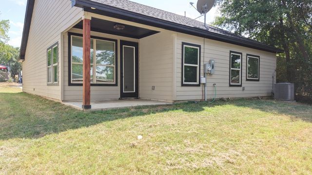 212 Holiday Drive, Gun Barrel City, TX 75156