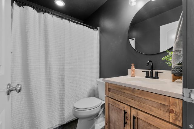 8433 S JAYSON DR, West Jordan, UT 84081