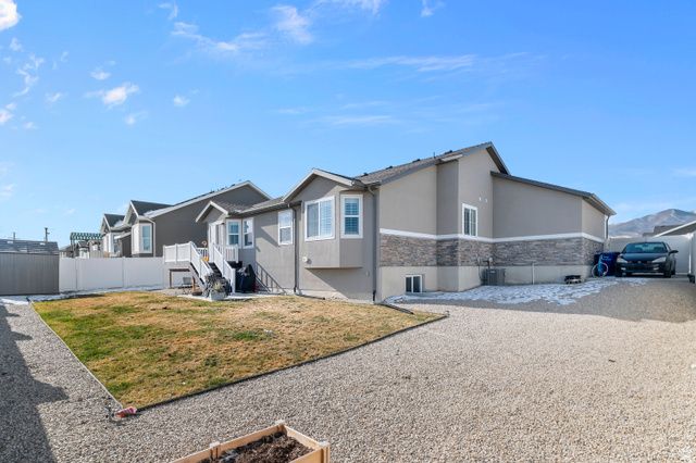 8433 S JAYSON DR, West Jordan, UT 84081