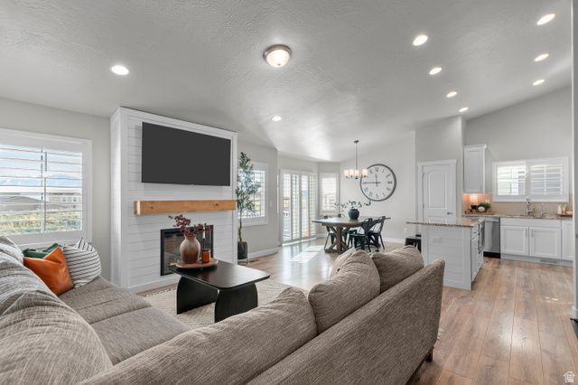 8433 S JAYSON DR, West Jordan, UT 84081