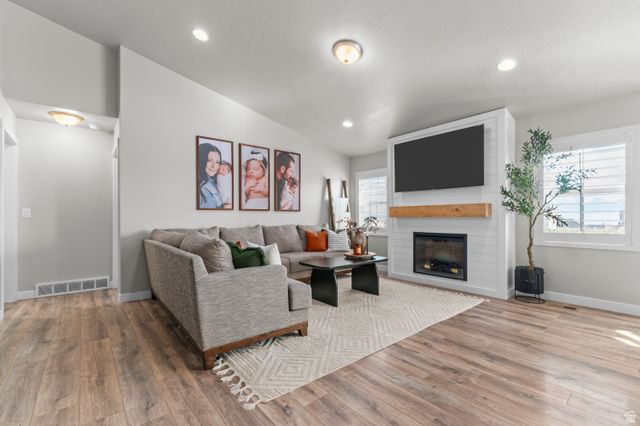 8433 S JAYSON DR, West Jordan, UT 84081