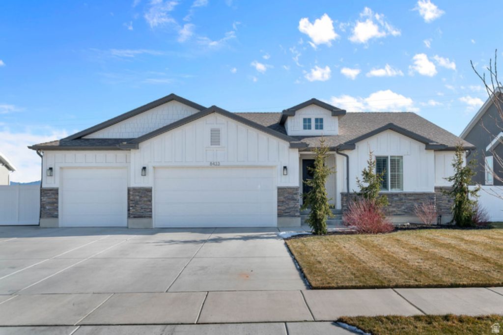 8433 S JAYSON DR, West Jordan, UT 84081