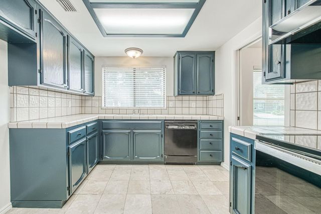 8166 N Raisina Avenue, Fresno, CA 93720