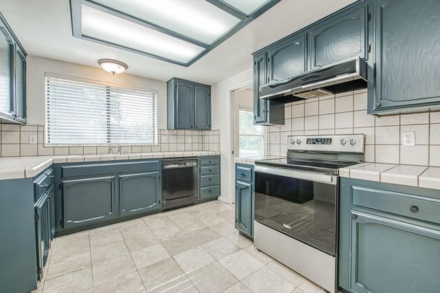 8166 N Raisina Avenue, Fresno, CA 93720