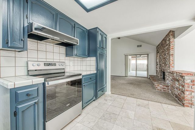 8166 N Raisina Avenue, Fresno, CA 93720