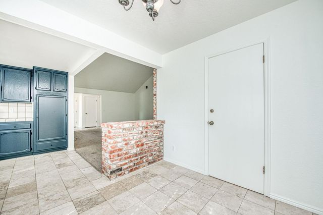 8166 N Raisina Avenue, Fresno, CA 93720