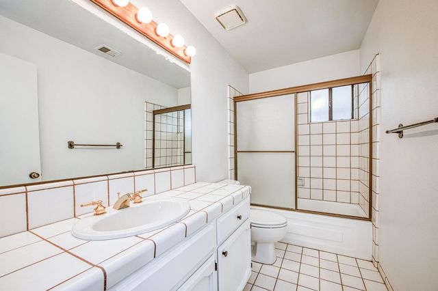 8166 N Raisina Avenue, Fresno, CA 93720