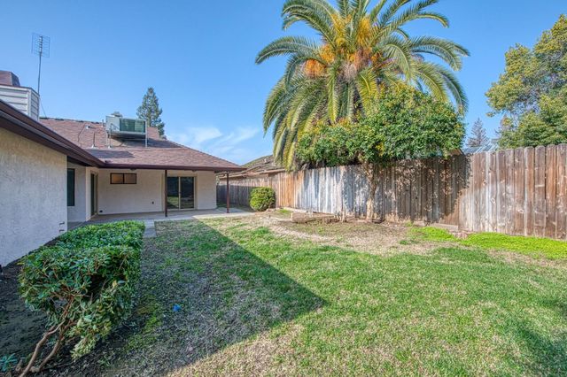 8166 N Raisina Avenue, Fresno, CA 93720