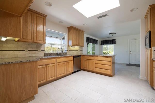 27611 Kiavo Dr, Valley Center, CA 92082