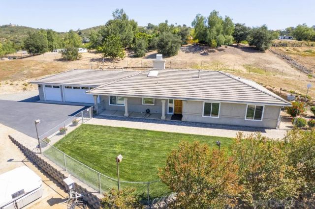 27611 Kiavo Dr, Valley Center, CA 92082