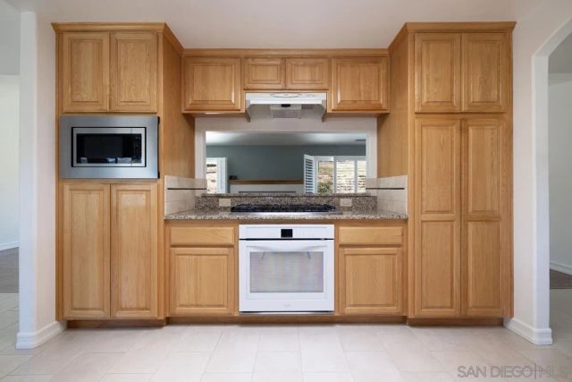 27611 Kiavo Dr, Valley Center, CA 92082