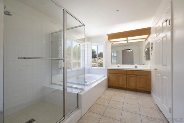 27611 Kiavo Dr, Valley Center, CA 92082