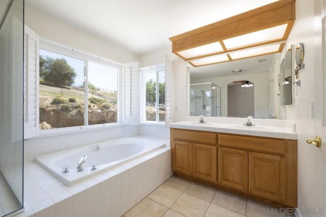 27611 Kiavo Dr, Valley Center, CA 92082