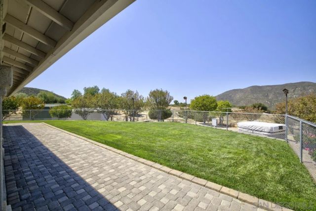 27611 Kiavo Dr, Valley Center, CA 92082