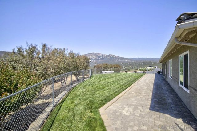 27611 Kiavo Dr, Valley Center, CA 92082