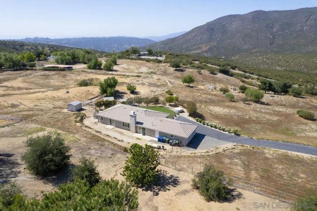 27611 Kiavo Dr, Valley Center, CA 92082