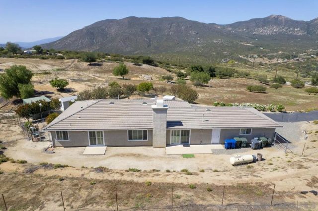 27611 Kiavo Dr, Valley Center, CA 92082