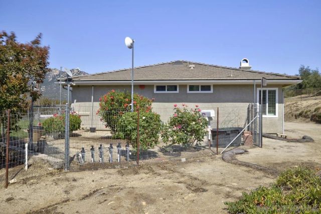 27611 Kiavo Dr, Valley Center, CA 92082