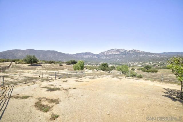 27611 Kiavo Dr, Valley Center, CA 92082