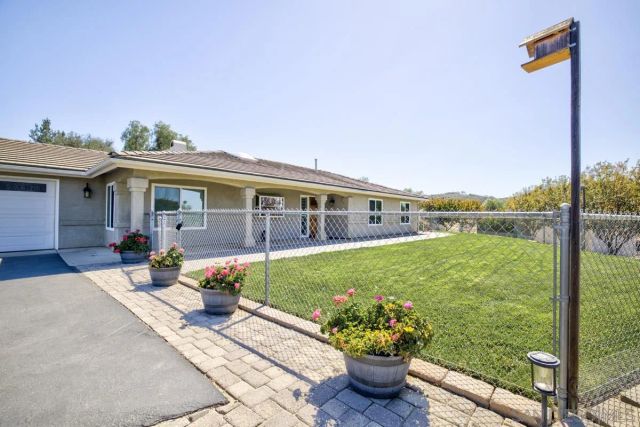 27611 Kiavo Dr, Valley Center, CA 92082