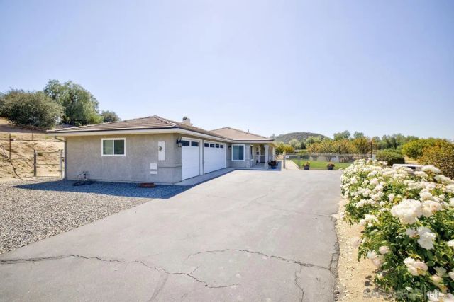 27611 Kiavo Dr, Valley Center, CA 92082