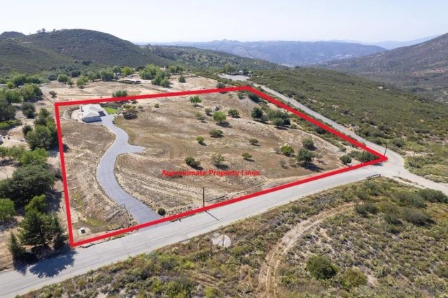 27611 Kiavo Dr, Valley Center, CA 92082