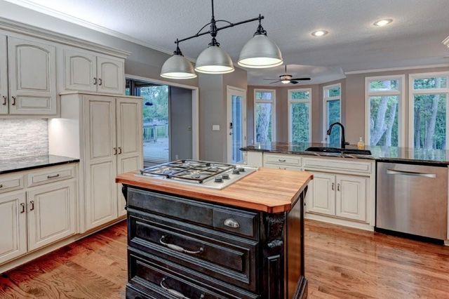 1905 NW Indian Hills Drive, Blue Springs, MO 64015