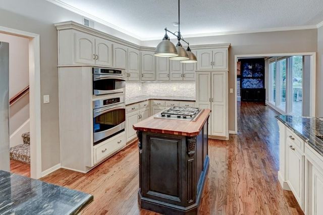 1905 NW Indian Hills Drive, Blue Springs, MO 64015