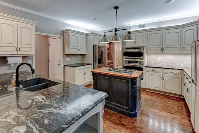 1905 NW Indian Hills Drive, Blue Springs, MO 64015