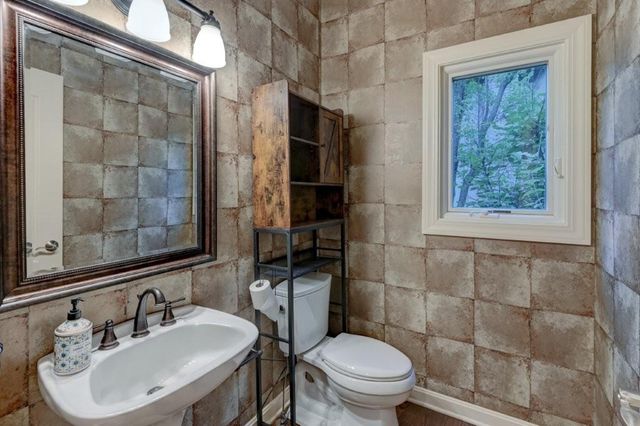 1905 NW Indian Hills Drive, Blue Springs, MO 64015