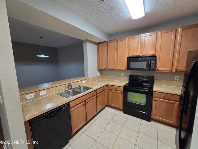 575 OAKLEAF PLANTATION Parkway 903, Orange Park, FL 32065