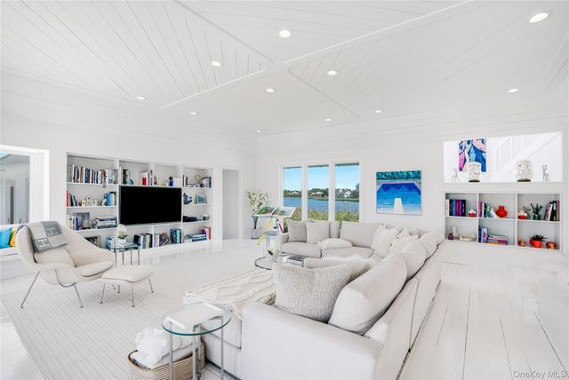 64 W End Road, East Hampton, NY 11937