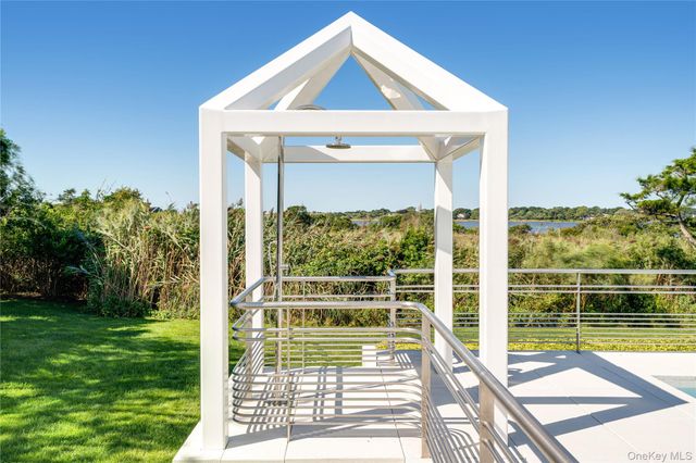 64 W End Road, East Hampton, NY 11937