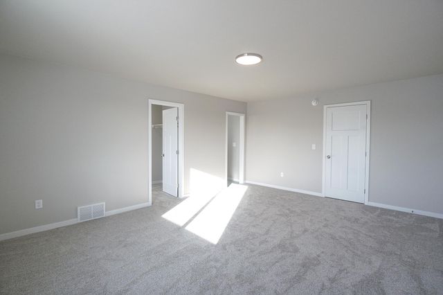 6020 80th Avenue S, Fargo, ND 58047