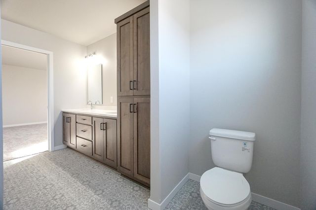 6020 80th Avenue S, Fargo, ND 58047