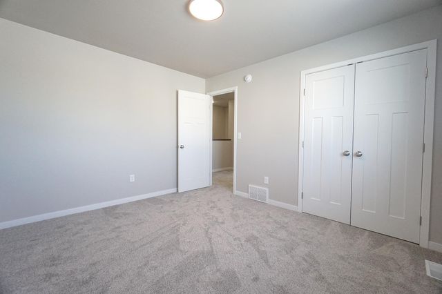 6020 80th Avenue S, Fargo, ND 58047